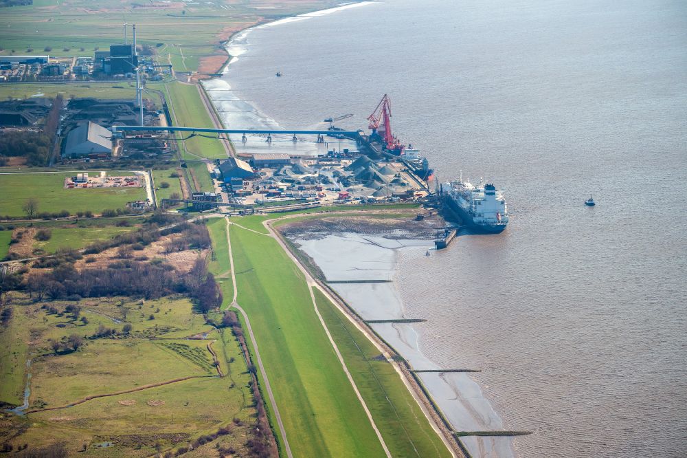 Aerial image Brunsbüttel - Port facilities on the banks of the river course of the Elbe in Brunsbuettel in the state Schleswig-Holstein