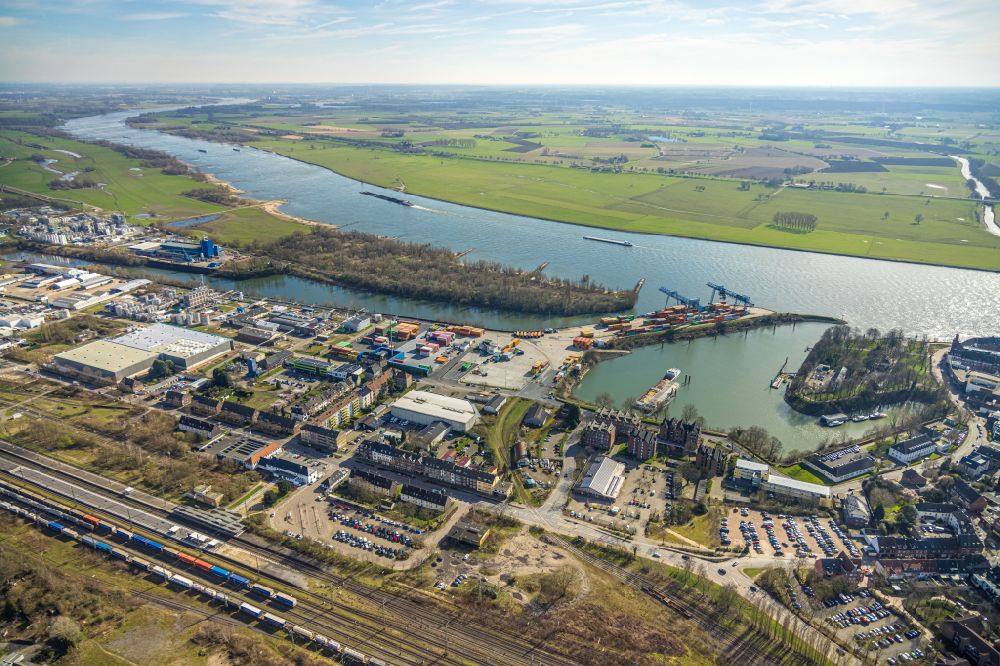Emmerich am Rhein from the bird's eye view: Port facilities on the banks of the Rhine river in Emmerich am Rhein, North Rhine-Westphalia, Germany