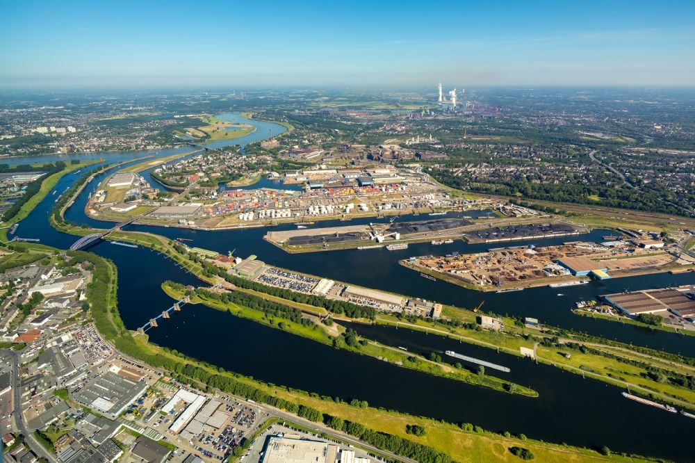 Aerial photograph Duisburg - Port facilities on the banks of the river course of the Ruhr in the district Ruhrort in Duisburg in the state North Rhine-Westphalia, Germany