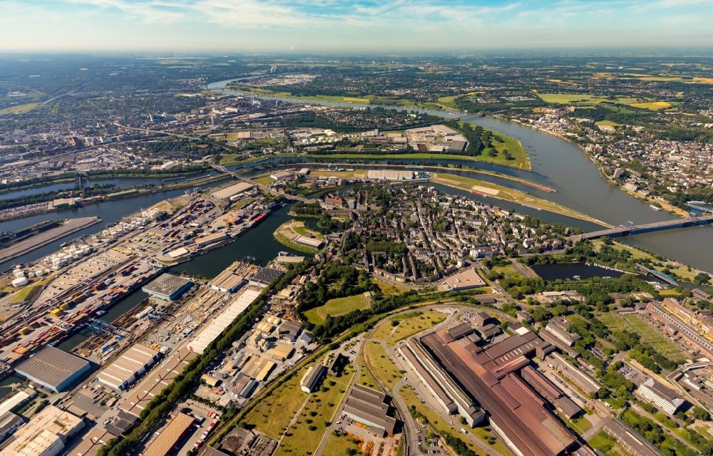 Duisburg from above - Port facilities on the banks of the river course of the Ruhr in the district Ruhrort in Duisburg in the state North Rhine-Westphalia, Germany