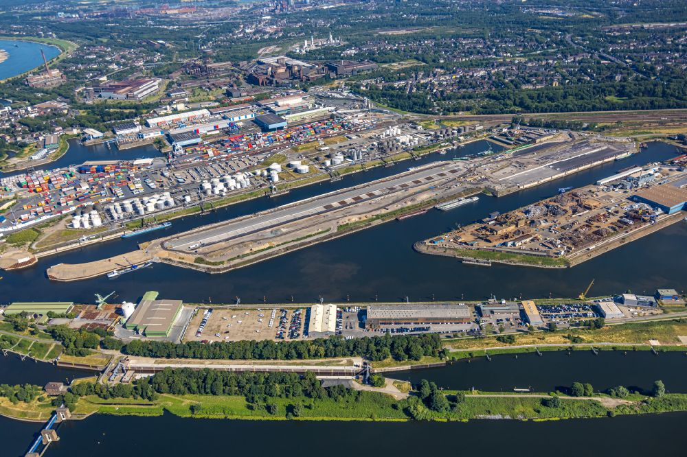 Duisburg from above - Port facilities on the banks of the river course of the Ruhr in the district Ruhrort in Duisburg at Ruhrgebiet in the state North Rhine-Westphalia, Germany
