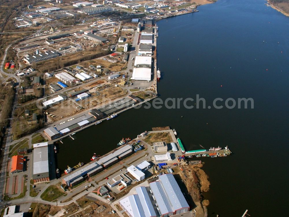 Aerial photograph Rostock - Port facilities on the banks of the river course of the Unterwarnow in the district Schmarl in Rostock in the state Mecklenburg - Western Pomerania, Germany