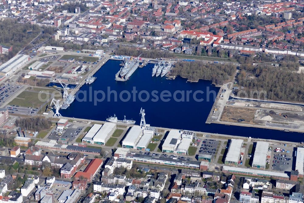 Aerial photograph Wilhelmshaven - Port facilities on the shores of the harbor of Bauhafen in Wilhelmshaven in the state Lower Saxony, Germany