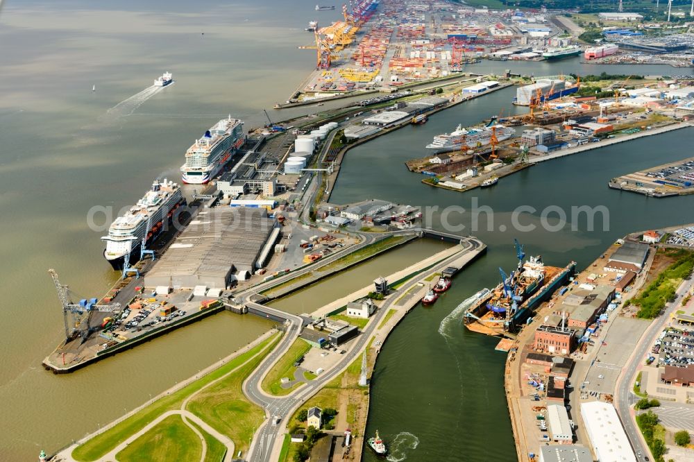 Bremerhaven from the bird's eye view: Port facilities on the shores of the harbor of in Bremerhaven in the state Bremen, Germany