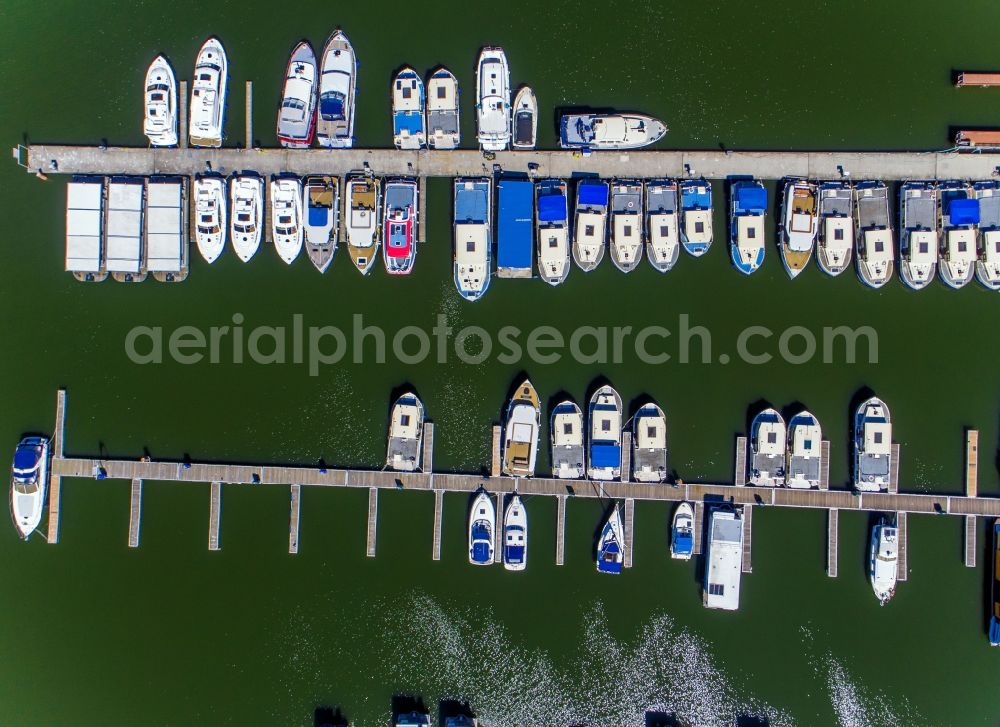 Aerial photograph Rechlin - Port facilities on the shores of the harbor of on Marinastrasse in the district Hafendorf in Rechlin in the state Mecklenburg - Western Pomerania, Germany