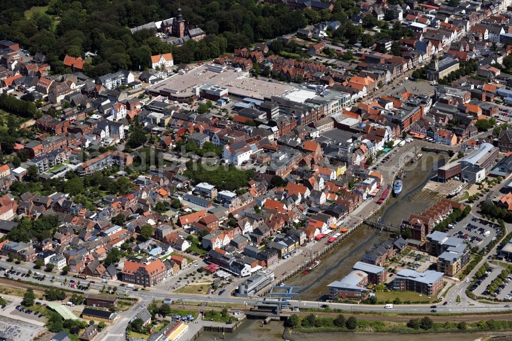 Aerial photograph Husum - Port facilities on the shores of the harbor of Husumer Au in Husum in the state Schleswig-Holstein, Germany
