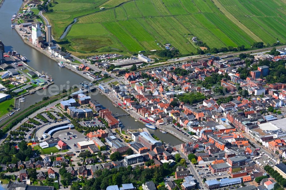 Husum from above - Port facilities on the shores of the harbor of Husumer Au in Husum in the state Schleswig-Holstein, Germany