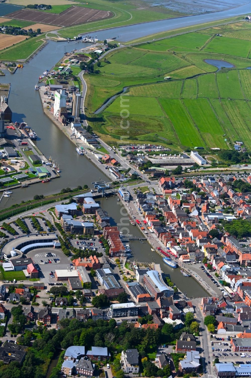 Aerial image Husum - Port facilities on the shores of the harbor of Husumer Au in Husum in the state Schleswig-Holstein, Germany