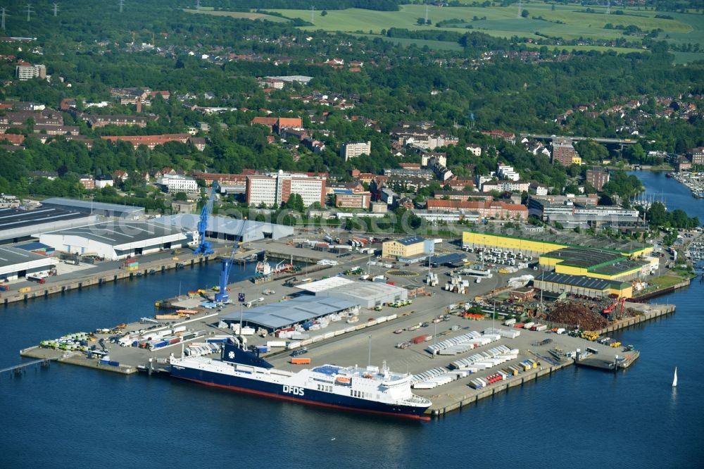 Aerial image Kiel - Port facilities on the shores of the harbor of Ostuferhafen in the district Neumuehlen-Dietrichsdorf in Kiel in the state Schleswig-Holstein, Germany