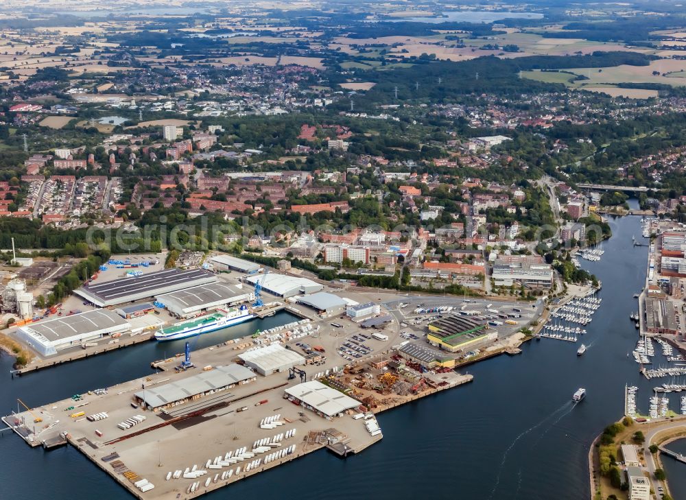 Kiel from the bird's eye view: Port facilities on the shores of the harbor of Ostuferhafen in the district Neumuehlen-Dietrichsdorf in Kiel in the state Schleswig-Holstein, Germany