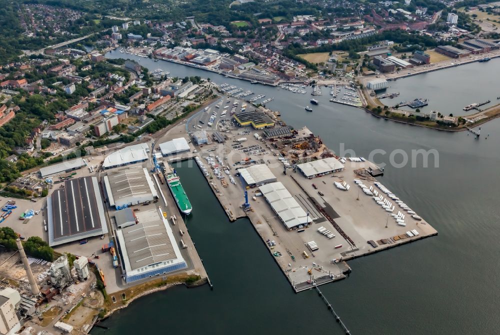 Aerial photograph Kiel - Port facilities on the shores of the harbor of Ostuferhafen in the district Neumuehlen-Dietrichsdorf in Kiel in the state Schleswig-Holstein, Germany