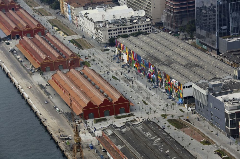 Aerial image Rio de Janeiro - Port facilities on the shores of the harbor Porto Maravilha on Olympic Boulevard in front of the Summer Games of the Games of the XXXI. Olympics in Rio de Janeiro in Brazil