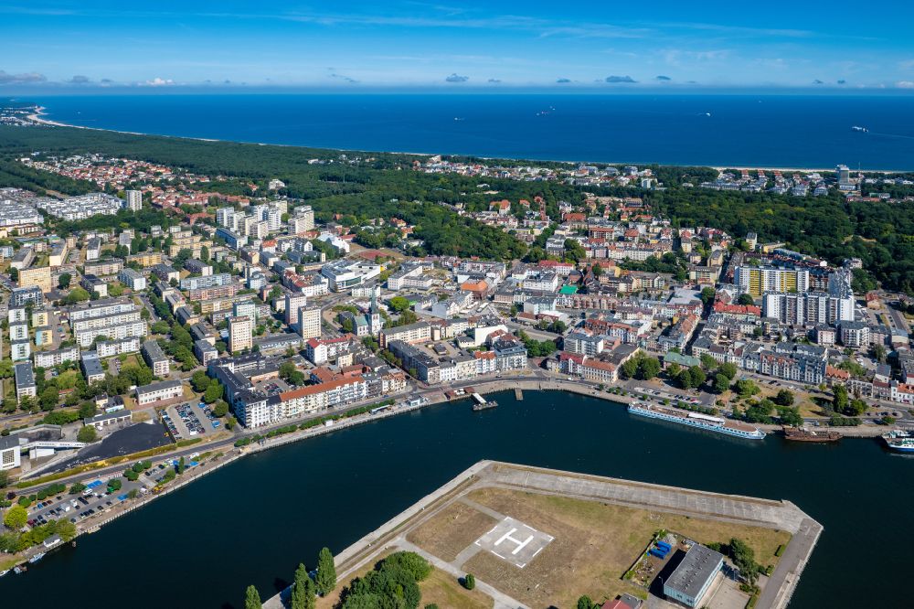 Aerial photograph Swinemünde - Port facilities on the shores of the harbor of of Seehafen in Swinemuende in West Pomerania, Poland