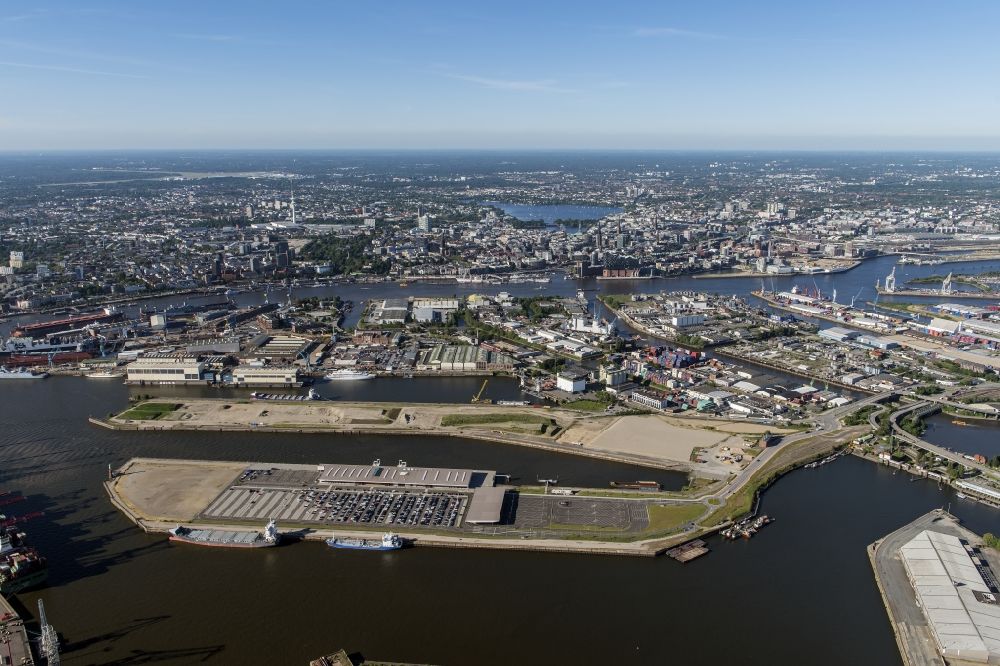 Hamburg from the bird's eye view: Port facilities on the shores of the harbor of in district Steinwerder in Hamburg