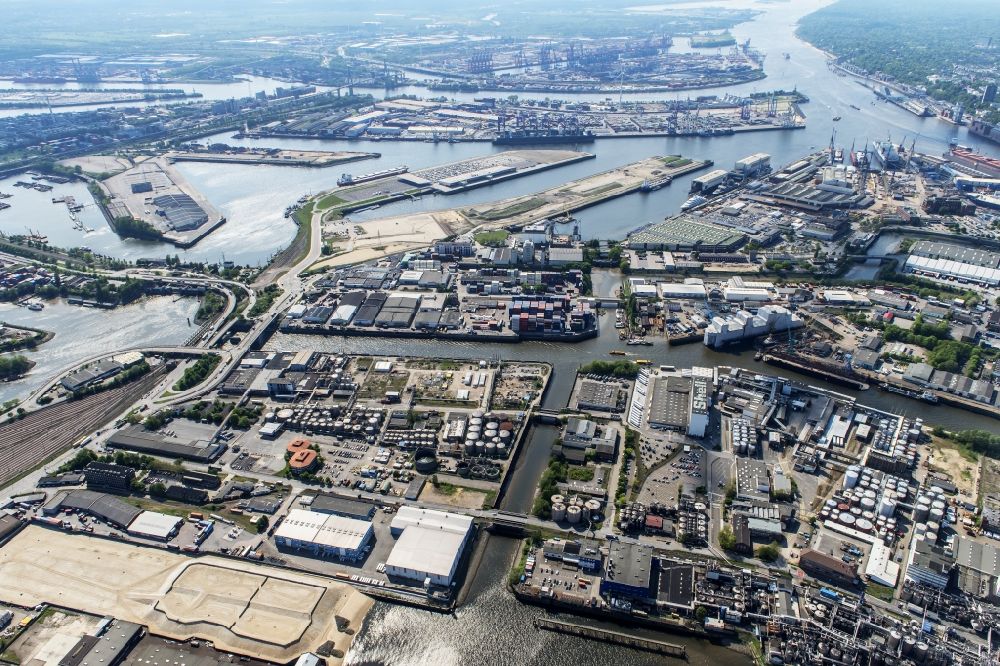 Aerial photograph Hamburg - Port facilities on the shores of the harbor of in district Steinwerder in Hamburg