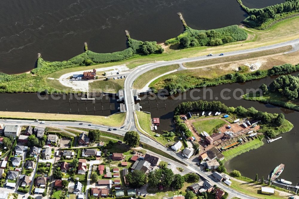 Winsen (Luhe) from the bird's eye view: Port facilities on the shores of the harbor of Stoeckter Hafen in Winsen (Luhe) in the state Lower Saxony, Germany