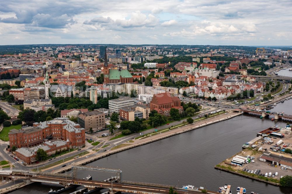 Aerial photograph Szczecin - Stettin - Port facilities on the shores of the harbor in Szczecin in West Pomeranian Voivodeship, Poland