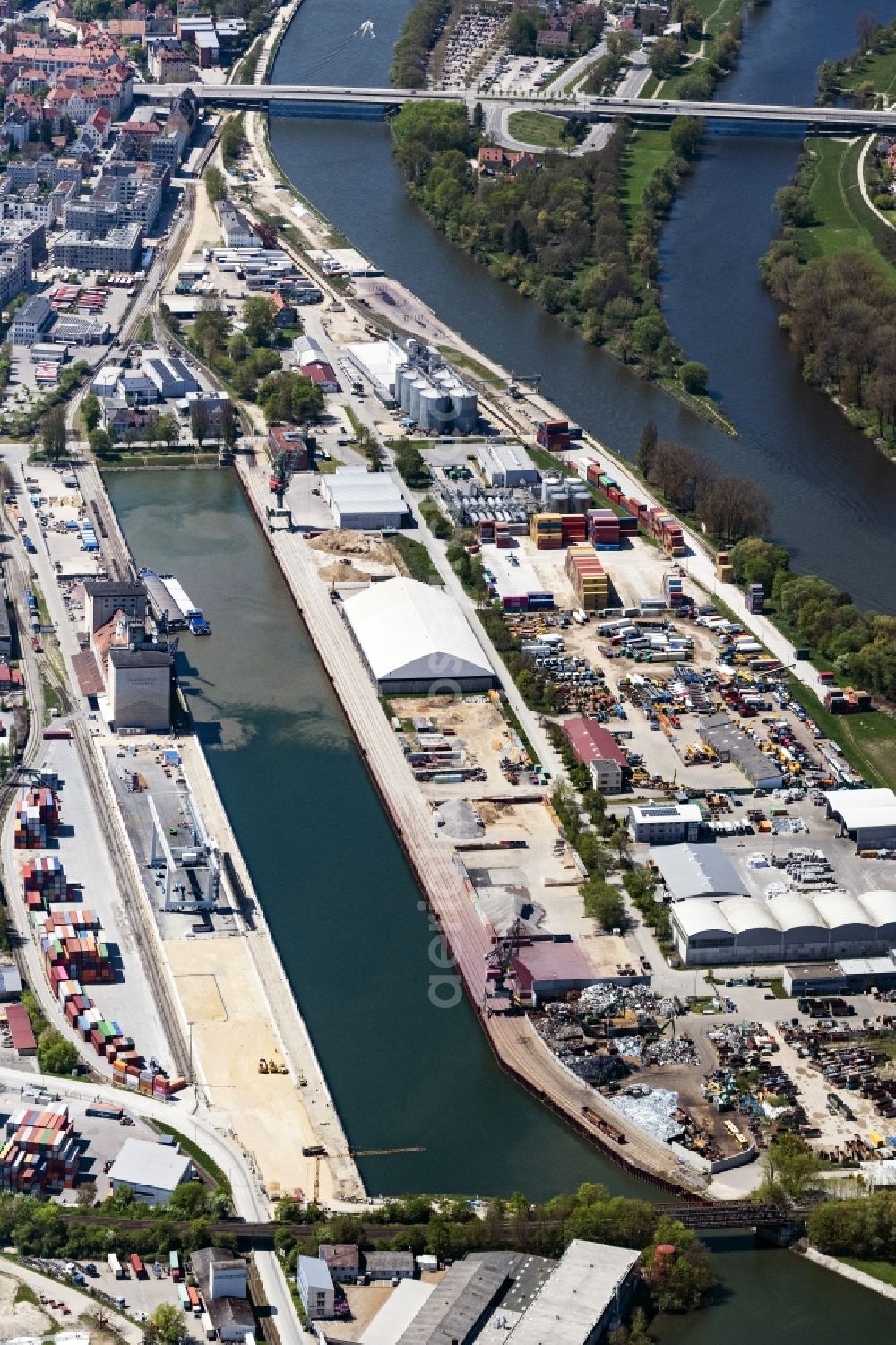 Aerial photograph Regensburg - Port facilities on the shores of the harbor of Westhafen in Regensburg in the state Bavaria, Germany
