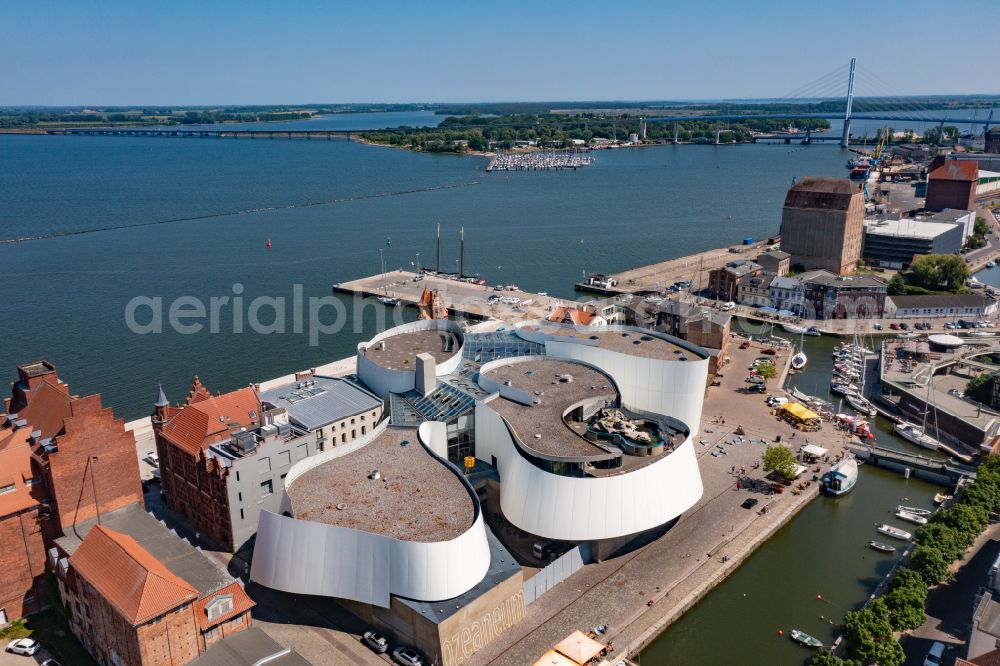 Aerial image Hansestadt Stralsund - Harbor island by Ozeaneum Oceanographic Museum in Stralsund in Mecklenburg - Western Pomerania