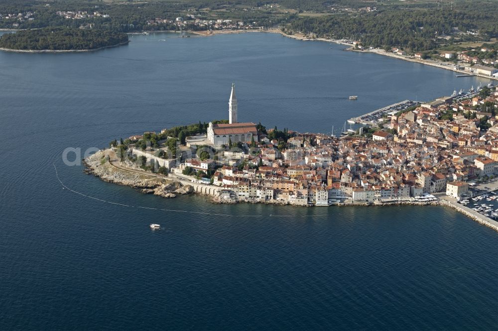 Aerial image Rovinj - Peninsula with land access and shore area on the Adriatischen Meer in Rovinj in Istirien - Istarska zupanija, Croatia