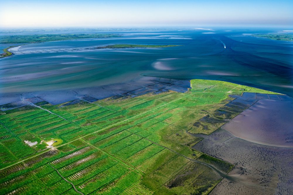 Aerial image Reußenköge - Peninsula with land access and shore area of the Hamburger Hallig in Reussenkoege in the state Schleswig-Holstein, Germany