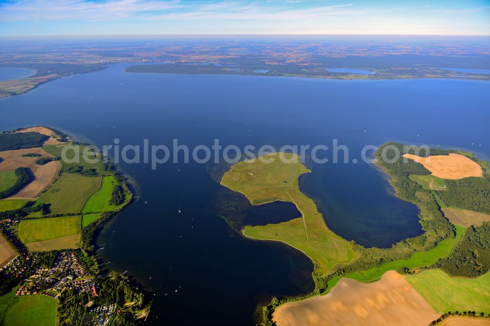 Aerial photograph Ludorf - Peninsula with land access and shore area of the Mueritz in Ludorf at Mueritz in the state Mecklenburg - Western Pomerania, Germany