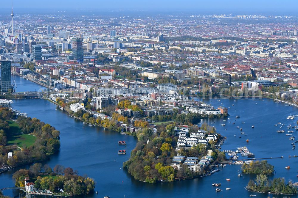 Berlin from the bird's eye view: Stralau peninsula on the Spree river at the Rummelsburger Bucht in the district Friedrichshain in Berlin
