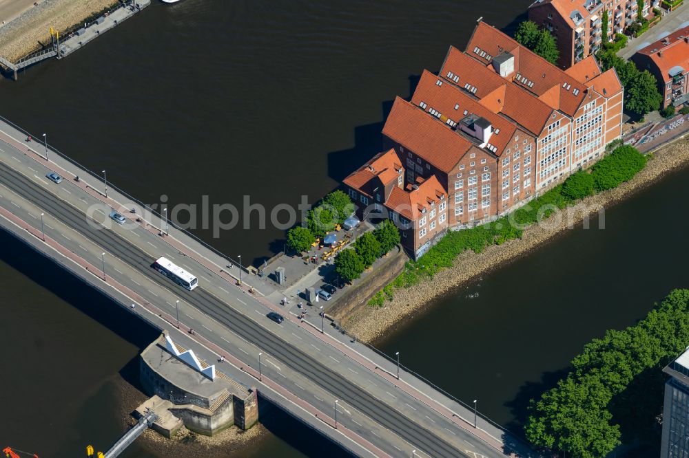 Aerial image Bremen - Teerhof Peninsula between the rivers Weser and Kleine Weser in front of the historic town centre of Bremen in Germany. The Museum of Modern Art Weserbug is located in the North of the isle