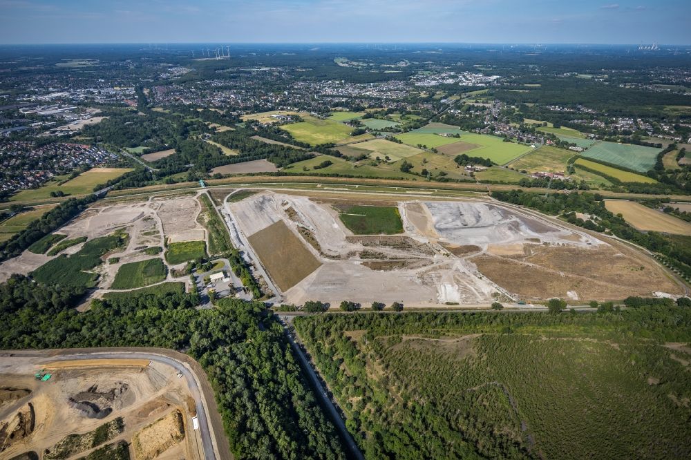 Aerial photograph Dinslaken - View of the heap Wehofen-East in Dinslaken at Ruhrgebiet in the state North Rhine-Westphalia