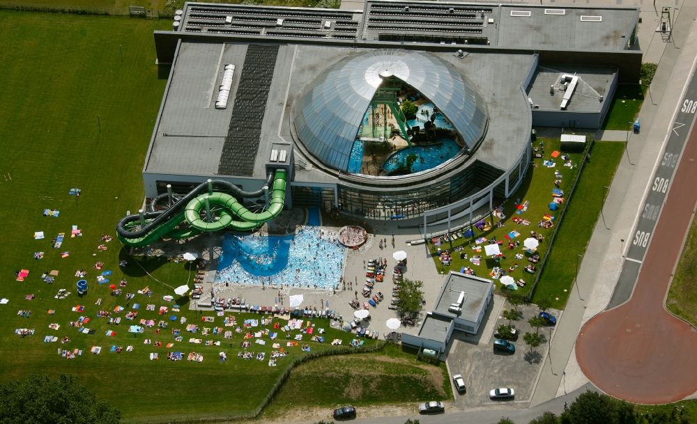 Aerial image Oberhausen - Indoor and outdoor facilities of the recreational facility Aqua Park Oberhausen in Oberhausen in North Rhine-Westphalia