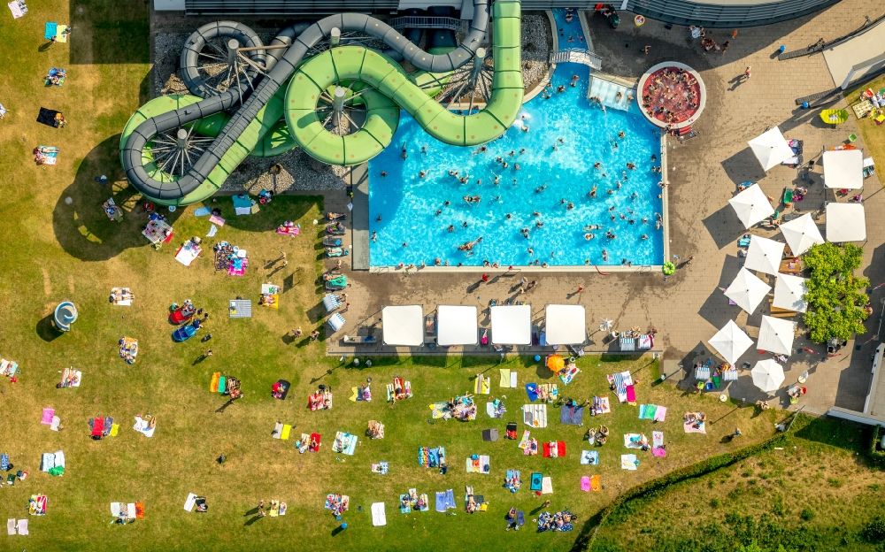 Oberhausen from the bird's eye view: Indoor and outdoor facilities of the recreational facility Aqua Park Oberhausen in Oberhausen in North Rhine-Westphalia