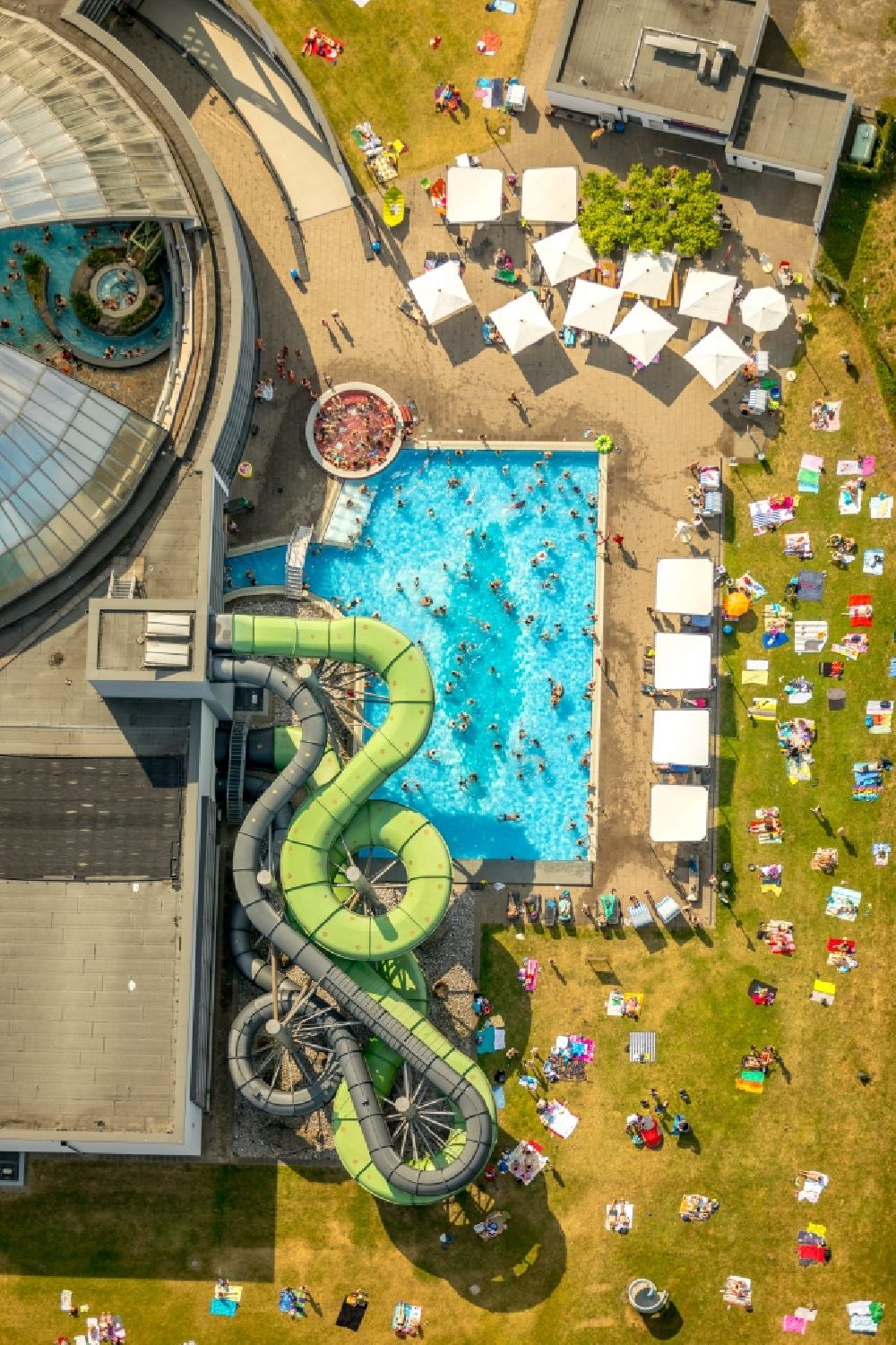 Aerial image Oberhausen - Indoor and outdoor facilities of the recreational facility Aqua Park Oberhausen in Oberhausen in North Rhine-Westphalia