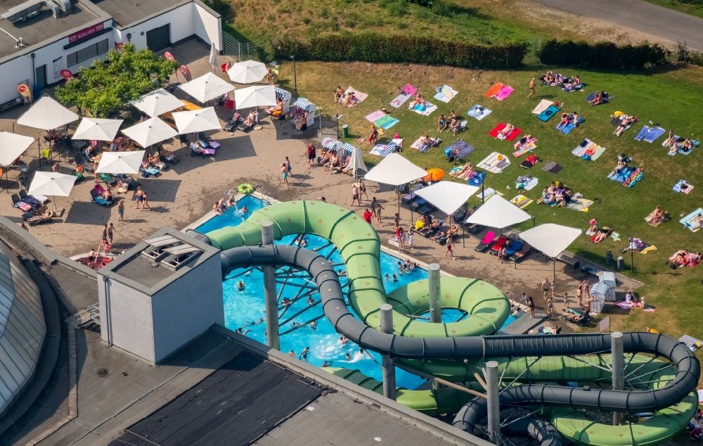 Aerial photograph Oberhausen - Indoor and outdoor facilities of the recreational facility Aqua Park Oberhausen in Oberhausen in North Rhine-Westphalia