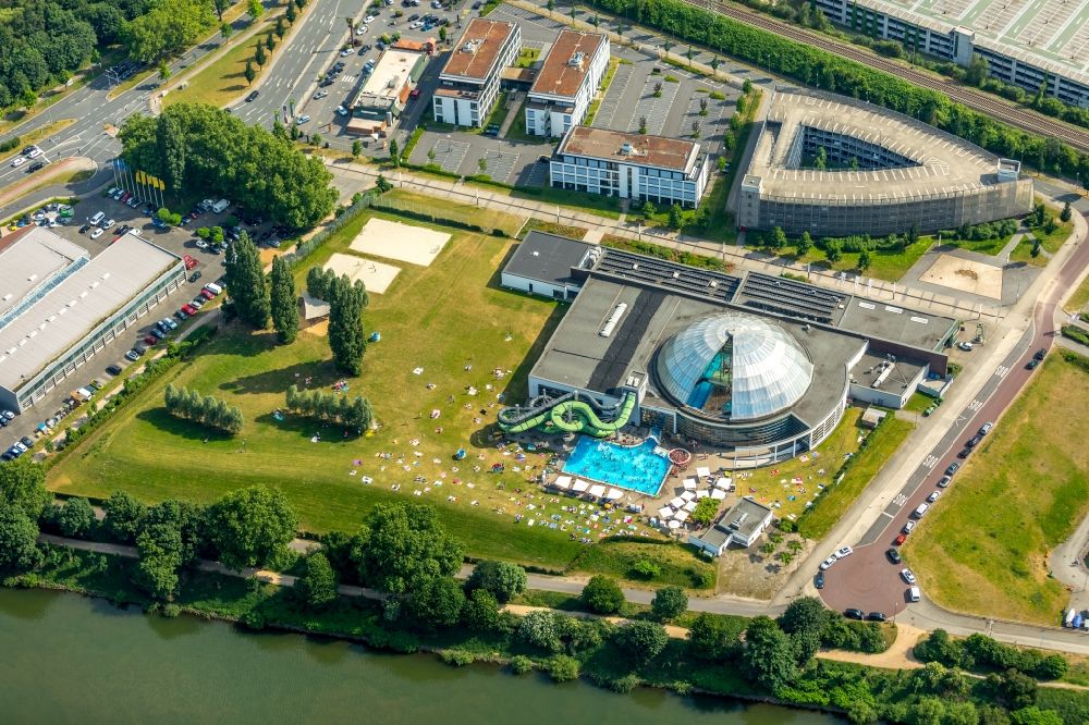 Oberhausen from the bird's eye view: Indoor and outdoor facilities of the recreational facility Aqua Park Oberhausen in Oberhausen in North Rhine-Westphalia
