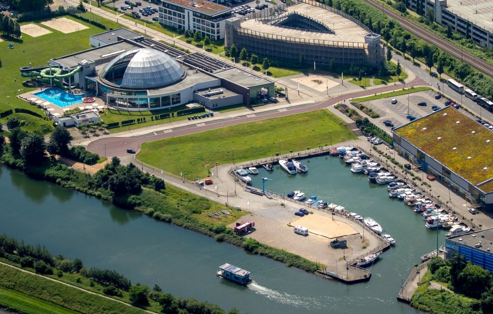 Oberhausen from the bird's eye view: Leisure Centre - Amusement Park in the Neue Mitte Oberhausen with indoor pool und marina of the operating company AQUApark Oberhausen GmbH along the river Rhein-Herne-Kanal in Oberhausen in the state North Rhine-Westphalia, Germany