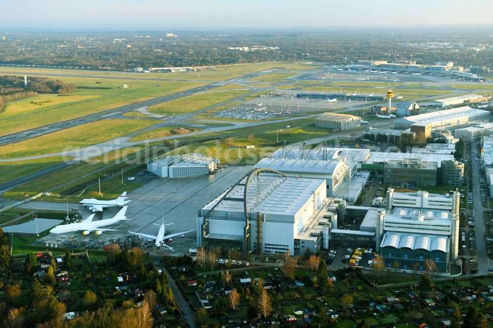 Aerial photograph Hamburg - Hangar equipment and aircraft hangars for aircraft maintenance on airport in the district Fuhlsbuettel in Hamburg, Germany