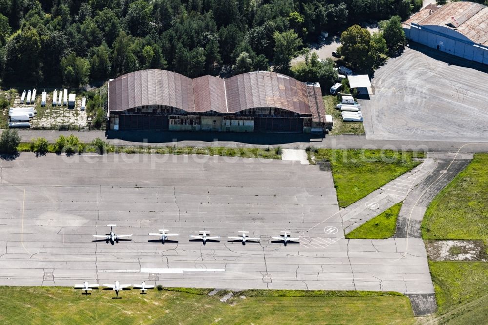 Aerial photograph Oberschleißheim - Hangar equipment and aircraft hangars for aircraft maintenance in Oberschleissheim in the state Bavaria, Germany