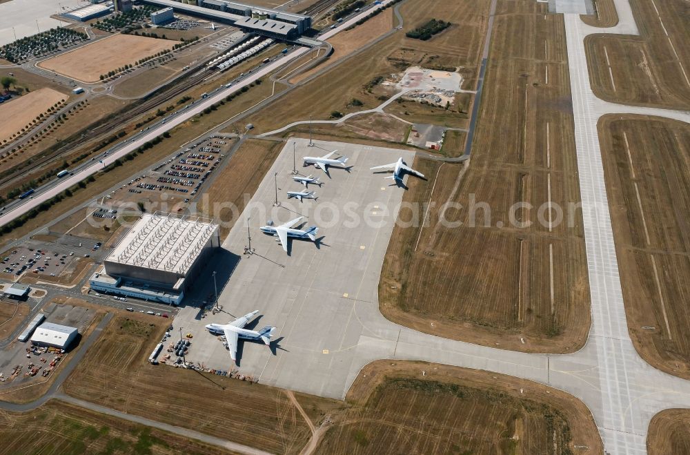 Aerial photograph Schkeuditz - Hangar equipment and aircraft hangars for aircraft maintenance on Towerstrasse in Schkeuditz in the state Saxony, Germany