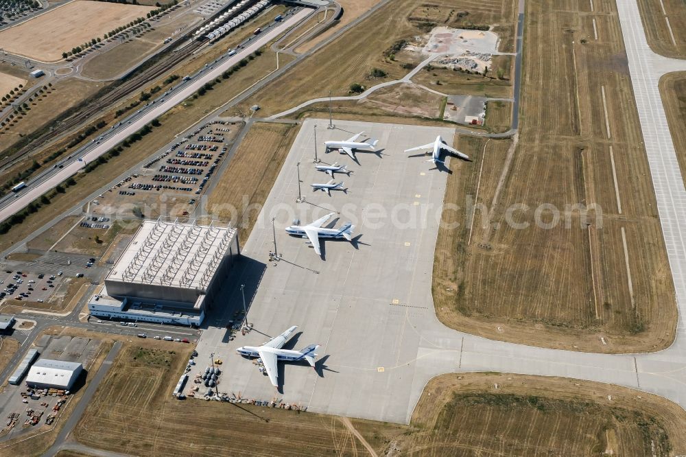 Schkeuditz from above - Hangar equipment and aircraft hangars for aircraft maintenance on Towerstrasse in Schkeuditz in the state Saxony, Germany