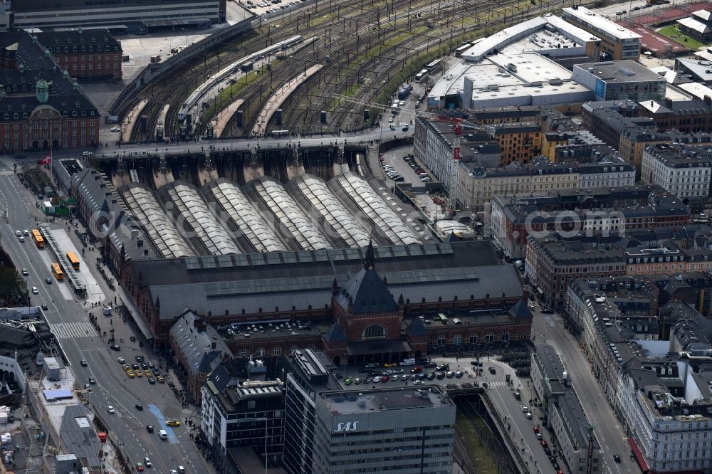 Aerial photograph Kopenhagen - Track progress and building of the main station of the railway in Copenhagen in Region Hovedstaden, Denmark