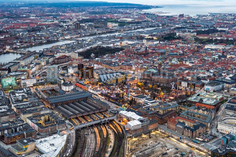 Kopenhagen from the bird's eye view: Track progress and building of the main station of the railway in Copenhagen in Region Hovedstaden, Denmark
