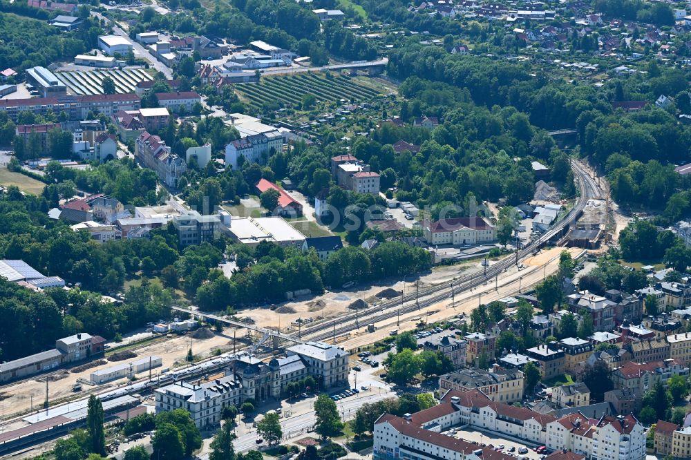 Altenburg from the bird's eye view: Track progress and building of the main station of the railway on street Wettinerstrasse in Altenburg in the state Thuringia, Germany