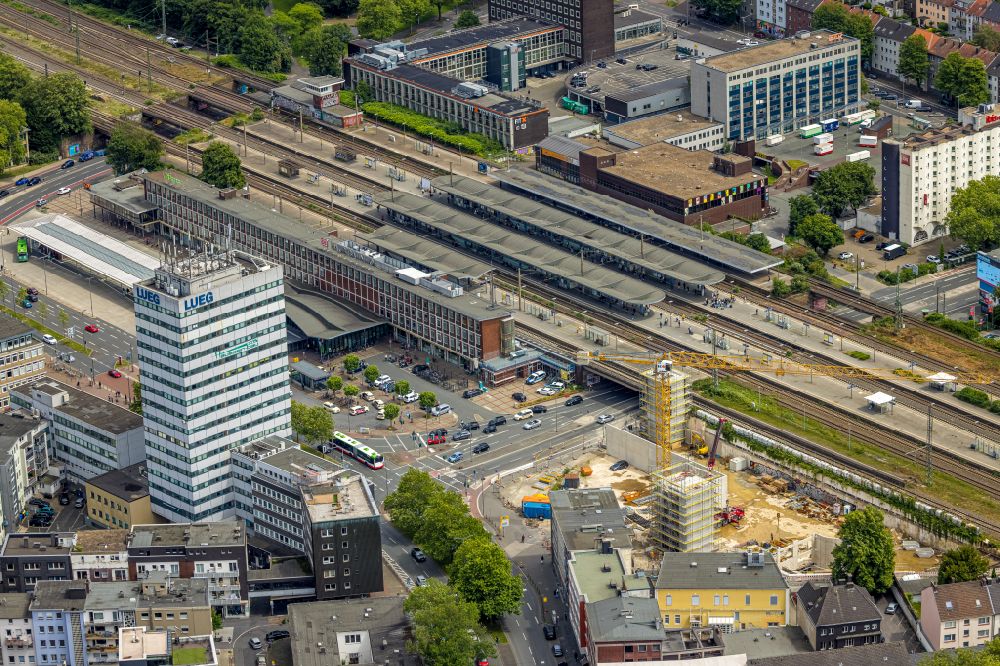 Aerial photograph Bochum - Track progress and building of the main station of the railway in the district Bochum Mitte in Bochum in the state North Rhine-Westphalia