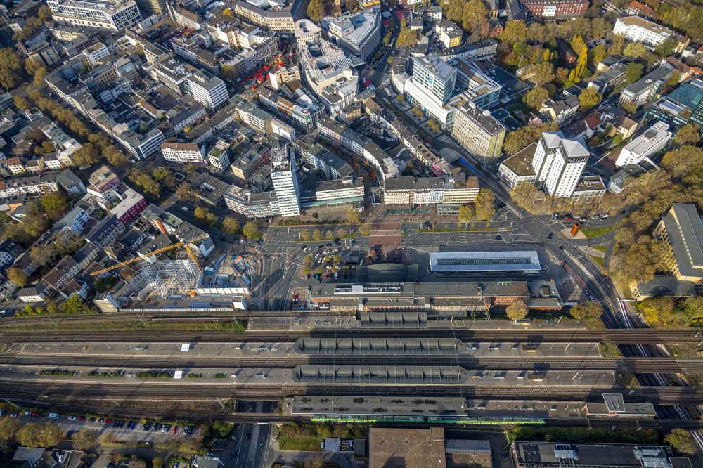 Aerial image Bochum - Track progress and building of the main station of the railway in the district Bochum Mitte in Bochum at Ruhrgebiet in the state North Rhine-Westphalia
