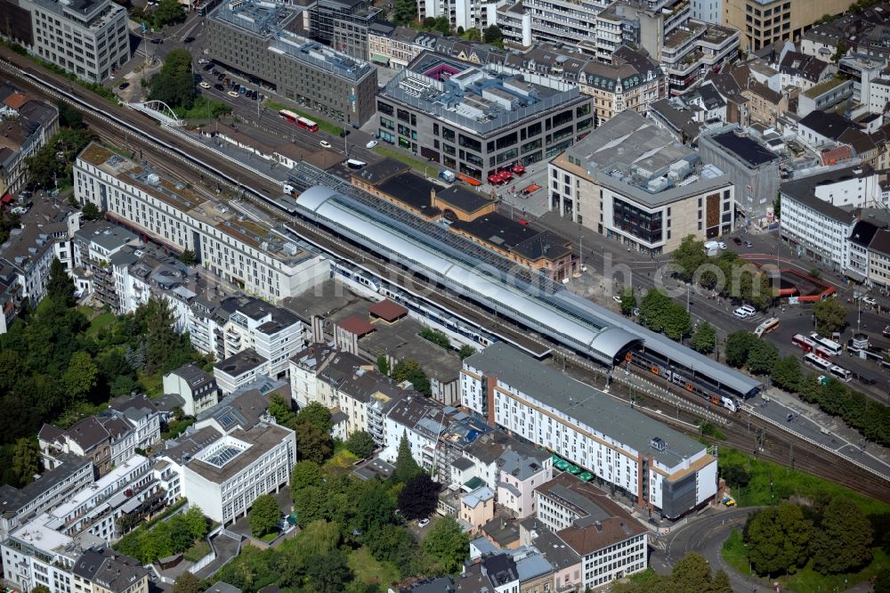 Bonn from above - Track layout and building of the main train station of the Deutsche Bahn in Bonn in the state North Rhine-Westphalia, Germany