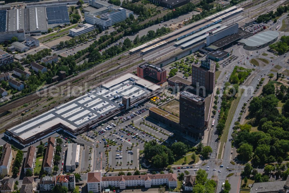 Braunschweig from above - Track progress and building of the main station of the railway on place Willy-Brandt-Platz in Braunschweig in the state Lower Saxony