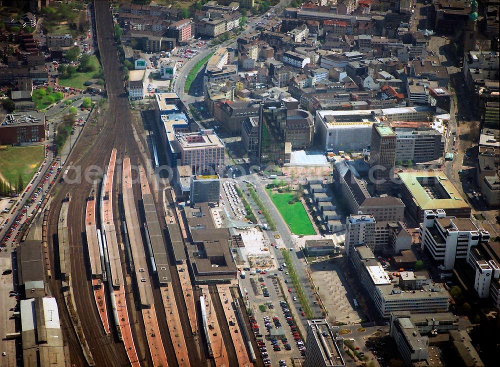 Aerial photograph Dortmund - Track progress and building of the main station of the railway in Dortmund in the state North Rhine-Westphalia, Germany