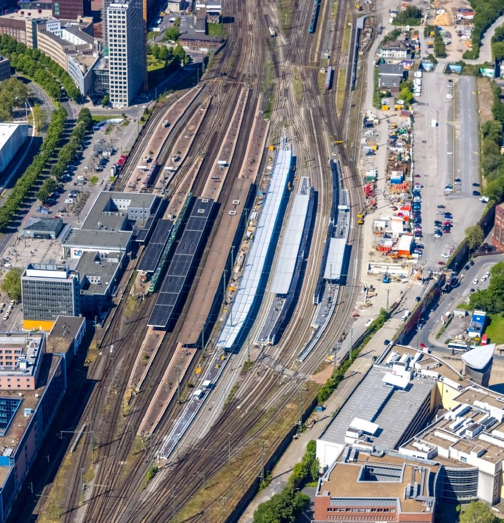 Aerial photograph Dortmund - Track progress and building of the main station of the railway in Dortmund at Ruhrgebiet in the state North Rhine-Westphalia, Germany
