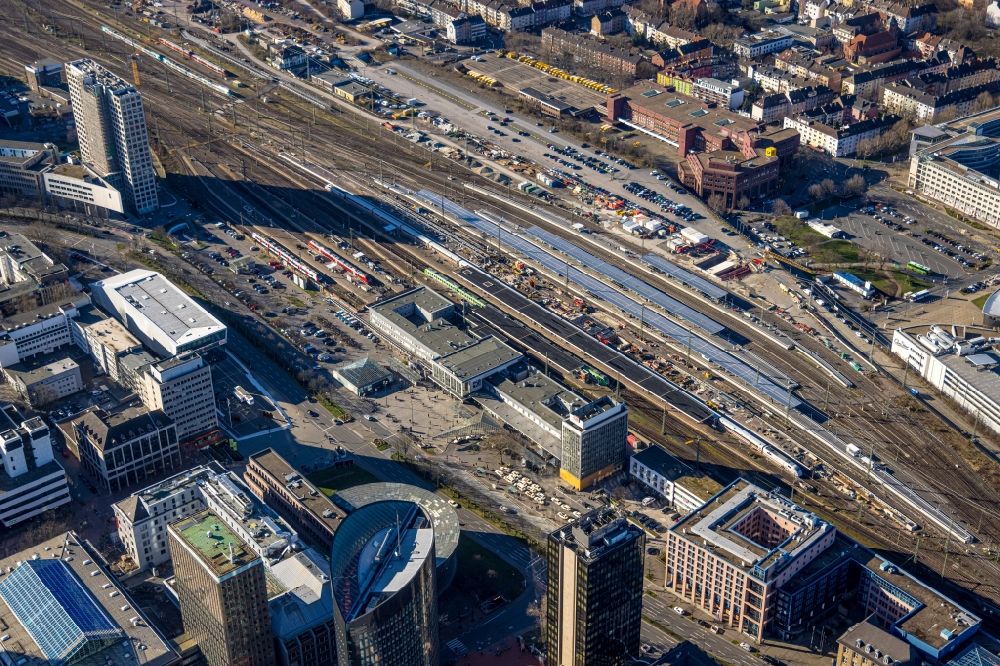 Aerial photograph Dortmund - track progress and building of the main station of the railway in Dortmund in the state North Rhine-Westphalia, Germany