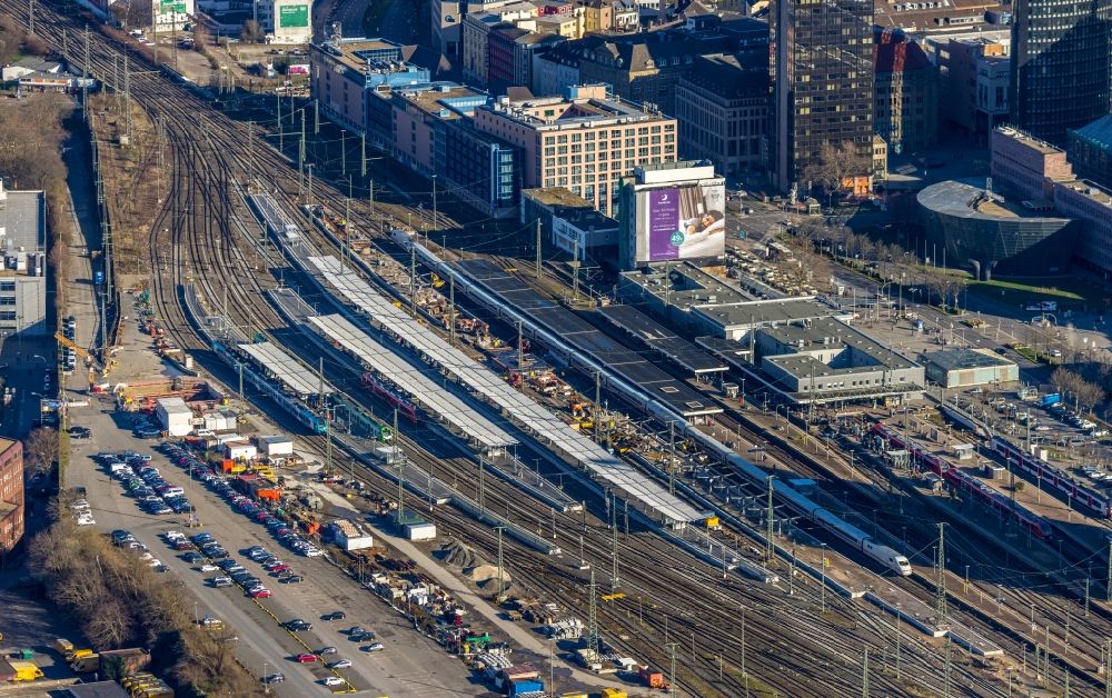 Dortmund from the bird's eye view: track progress and building of the main station of the railway in Dortmund in the state North Rhine-Westphalia, Germany